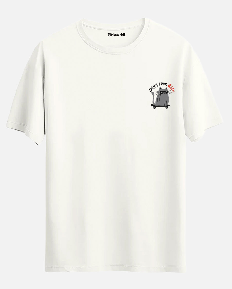 Don't Look Back – Skateboarding Cat T-Shirt