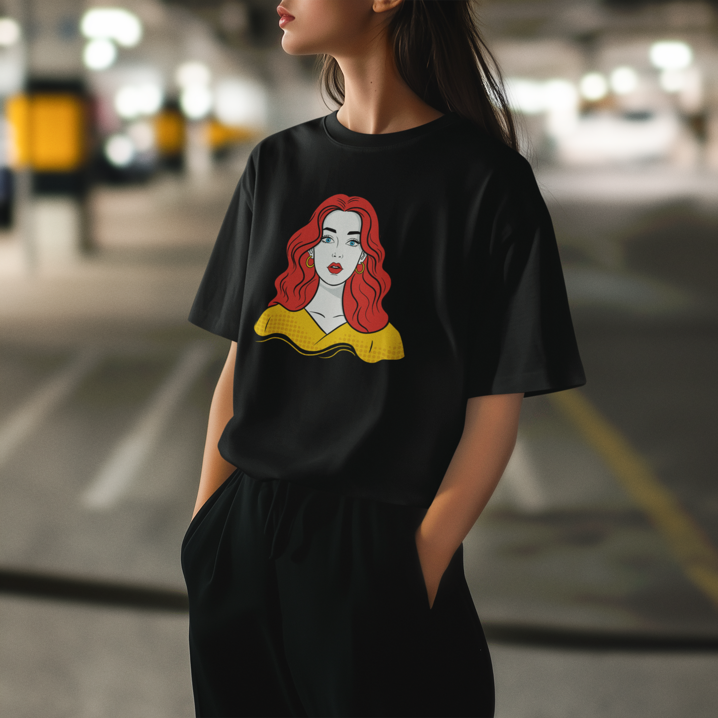 Pop Queen – Benekli Sarı Elbiseli PopArt Tişört | Oversize | Roy Ruhu Sokakta