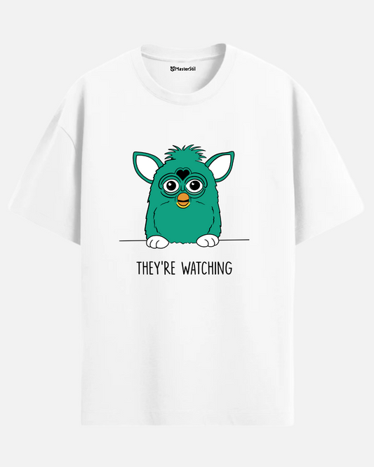 Watcher Bot – Nostaljik Gözetim Mizahı PopArt Tişört Oversize | Unisex Retro Espri Tasarımı