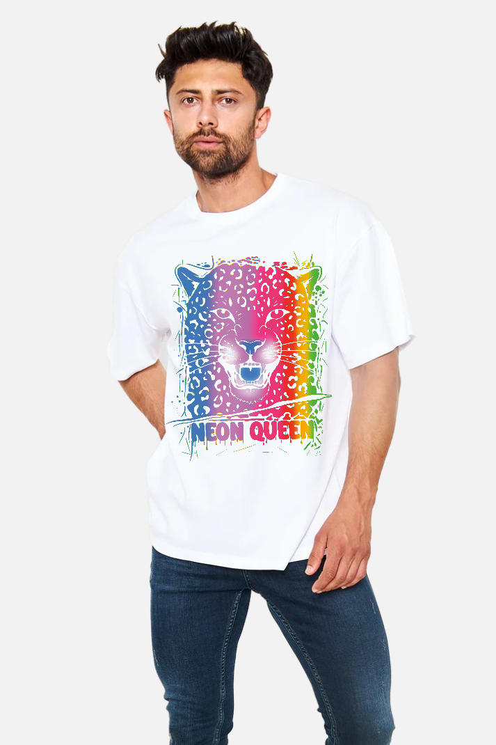 Neon Queen – Retro Renkli Kraliçe Tişört | Oversize | Unisex PopArt Tasarım