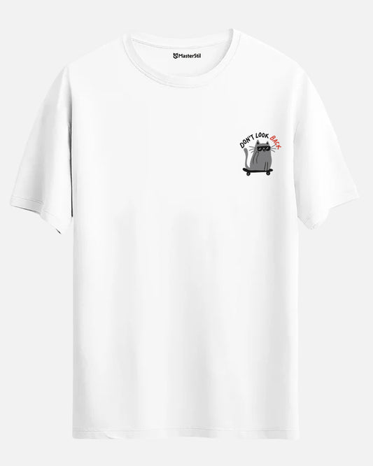 Don't Look Back – Skateboarding Cat T-Shirt